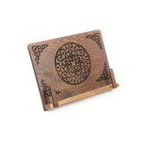 Houten verstelbare boekenstandaard met ka’aba patroon en Celtic design details